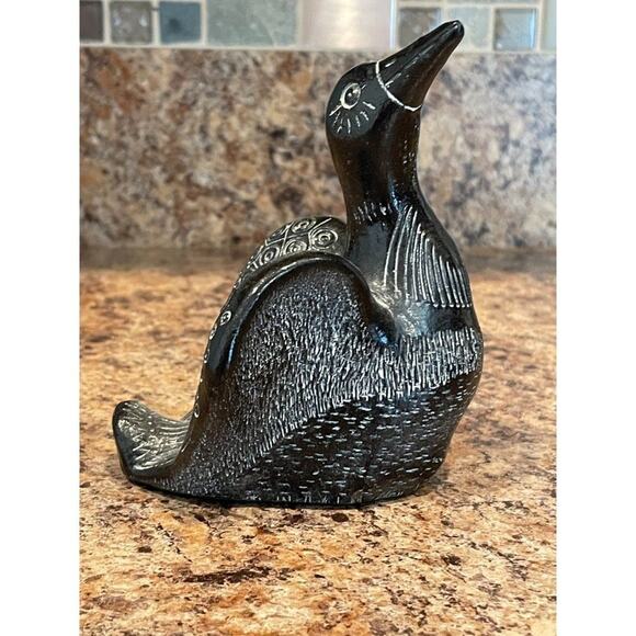 Aardvark soapstone bird sculpture - hand carved - Aardik Collection - Canadaart - Picture 3 of 4